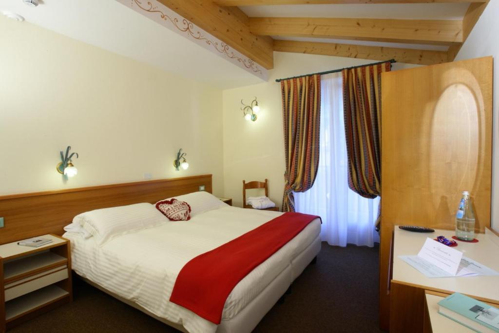 Hotel Des Alpes Molveno Δωμάτιο φωτογραφία