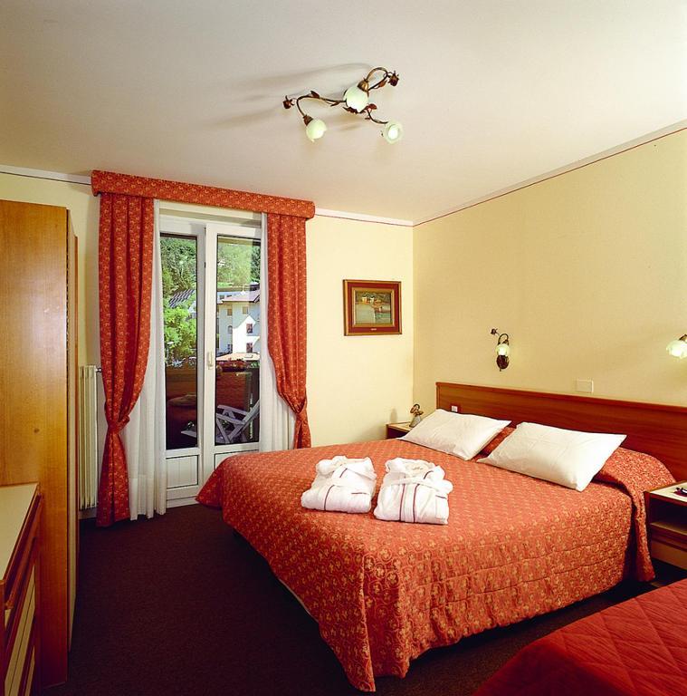 Hotel Des Alpes Molveno Δωμάτιο φωτογραφία